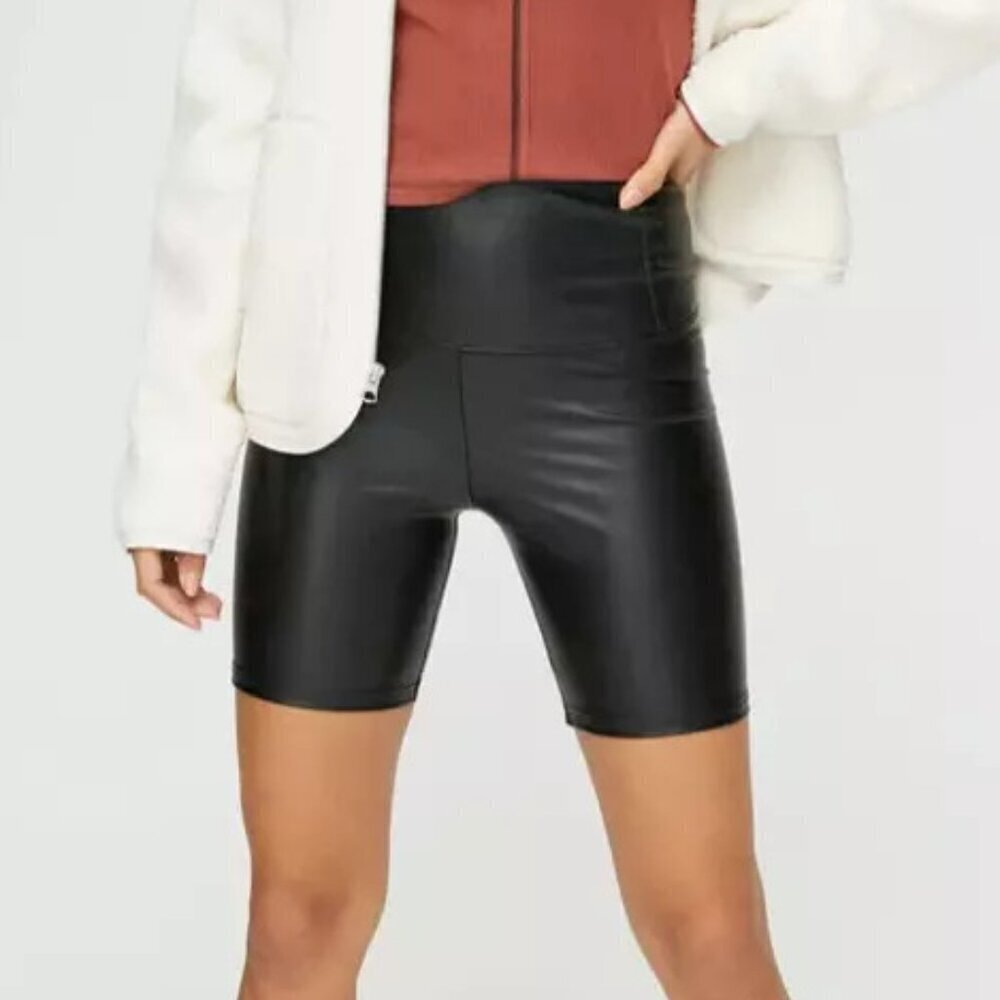 Wilfred Free Aritzia Women's Black Daria Vegan Leather Bike Short Size Small